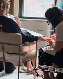 Angèle feet photo thumbnail