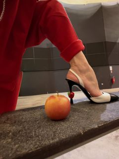 Angèle feet photo 8