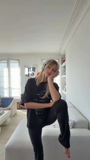 Angèle feet photo 4