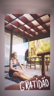 Angélica feet photo thumbnail