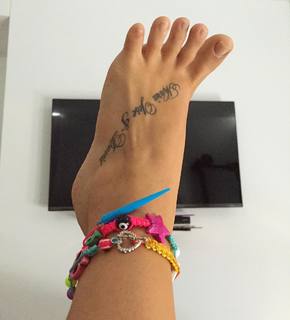 Angélica Hernandez feet photo thumbnail