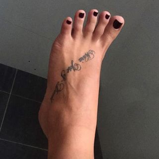 Angélica Hernandez feet photo thumbnail