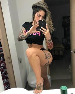 Angélica Hernandez feet photo thumbnail