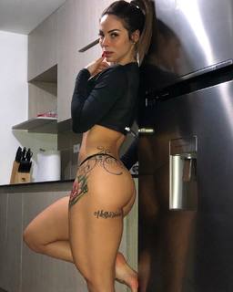 Angélica Hernandez feet photo thumbnail