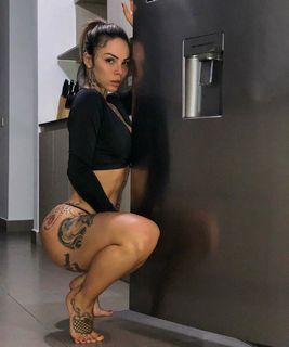 Angélica Hernandez feet photo thumbnail