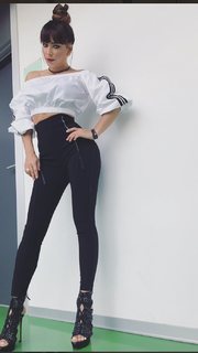 Ani Lorak feet photo thumbnail