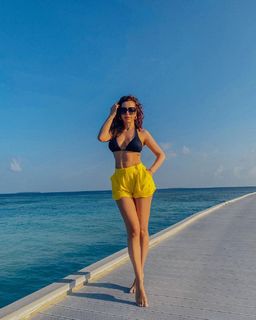 Ani Lorak feet photo thumbnail
