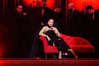 Ani Lorak feet photo 1