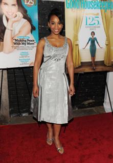 Anika Noni Rose feet photo 12