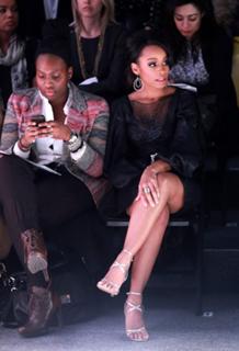 Anika Noni Rose feet photo 4