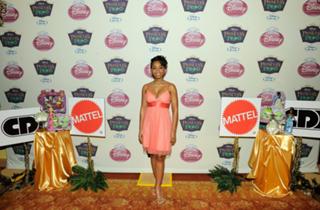 Anika Noni Rose feet photo 11