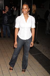 Anika Noni Rose feet photo 2