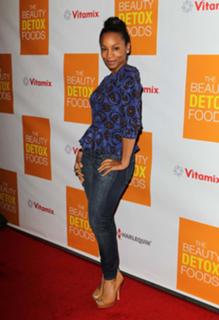 Anika Noni Rose feet photo 8