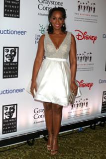 Anika Noni Rose feet photo 2