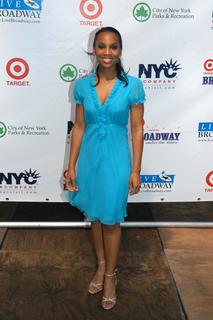 Anika Noni Rose feet photo 12