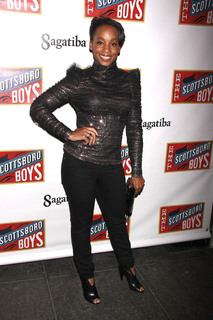 Anika Noni Rose feet photo 13