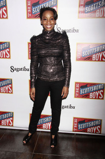 Anika Noni Rose feet photo 12