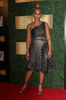 Anika Noni Rose feet photo 1
