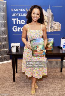 Anika Noni Rose feet photo 8