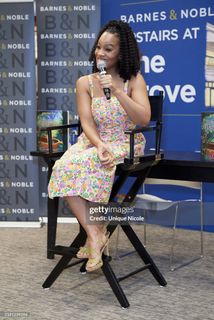 Anika Noni Rose feet photo 7