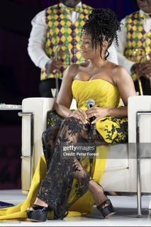 Anika Noni Rose feet photo 20