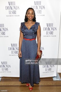 Anika Noni Rose feet photo 12