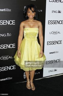 Anika Noni Rose feet photo 11