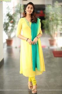 Anikha Surendran feet photo 3