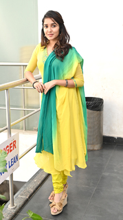Anikha Surendran feet photo 10