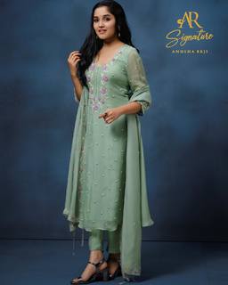 Anikha Surendran feet photo 13