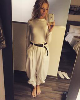 Anita Briem feet photo 2
