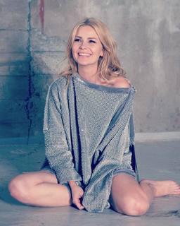 Anita Briem feet photo 5
