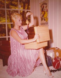 Anita Ekberg feet photo thumbnail
