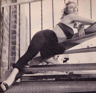 Anita Ekberg feet photo thumbnail