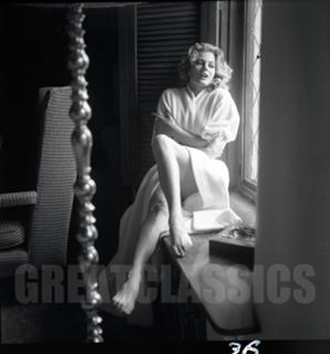 Anita Ekberg feet photo thumbnail