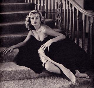 Anita Ekberg feet photo thumbnail