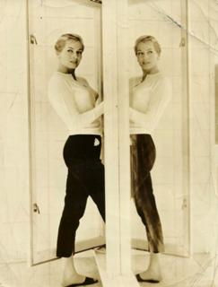 Anita Ekberg feet photo thumbnail
