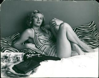 Anita Ekberg feet photo thumbnail