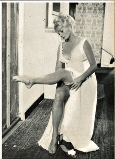 Anita Ekberg feet photo thumbnail
