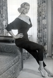 Anita Ekberg feet photo thumbnail