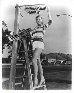 Anita Ekberg feet photo thumbnail