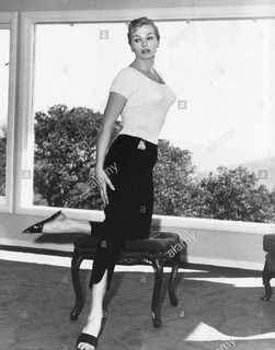 Anita Ekberg feet photo thumbnail