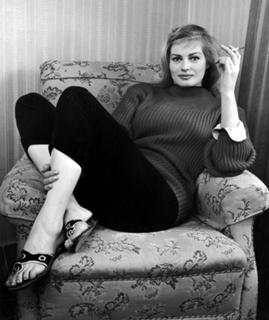 Anita Ekberg feet photo thumbnail