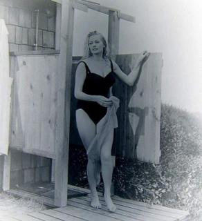 Anita Ekberg feet photo thumbnail