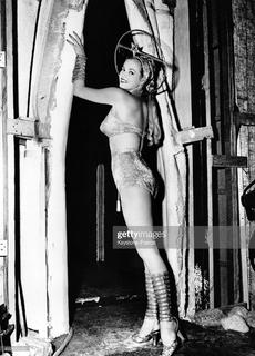 Anita Ekberg feet photo thumbnail