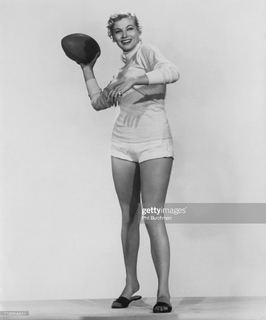 Anita Ekberg feet photo thumbnail