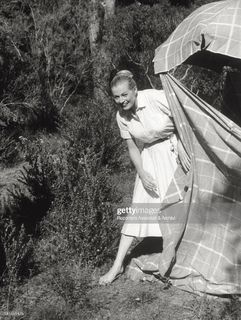 Anita Ekberg feet photo thumbnail