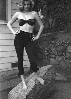 Anita Ekberg feet photo thumbnail