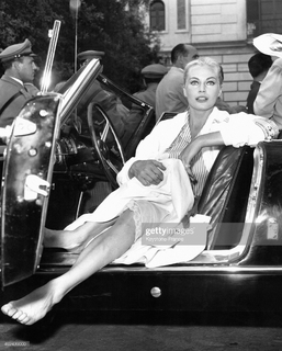Anita Ekberg feet photo thumbnail