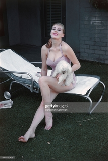 Anita Ekberg feet photo thumbnail